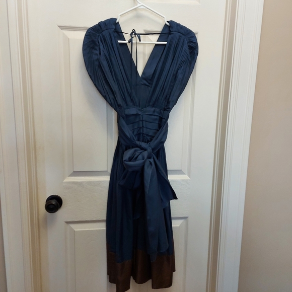 BCBG Maxazria Silk V neck midi dress - Picture 6 of 10